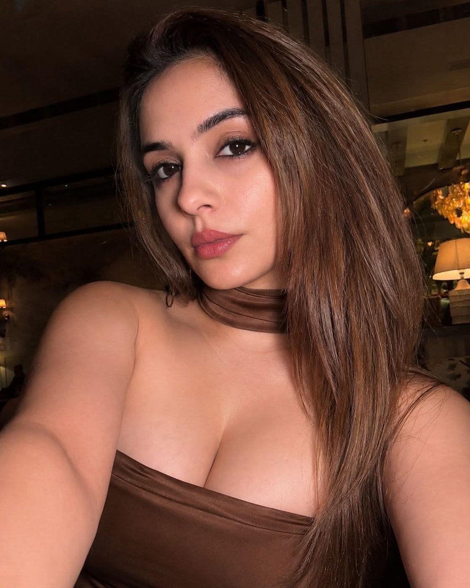 Helenstave9's tweet photo. Would you kiss a woman my age? (Be honest.)

◯ Yes
◯ No
◯ It depends https://t.co/l7FQocBxwm