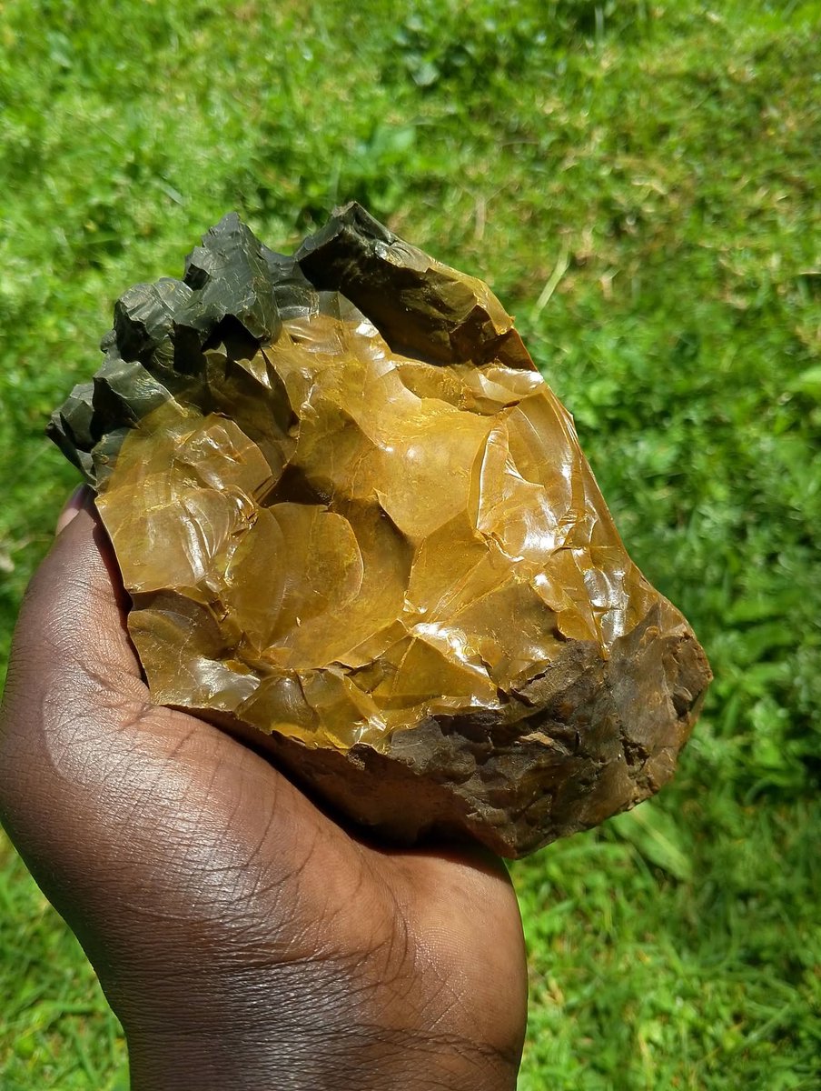 SONOIYA47's tweet photo. Is this rock valuable @psmining_ke https://t.co/n6M9jLmmdF