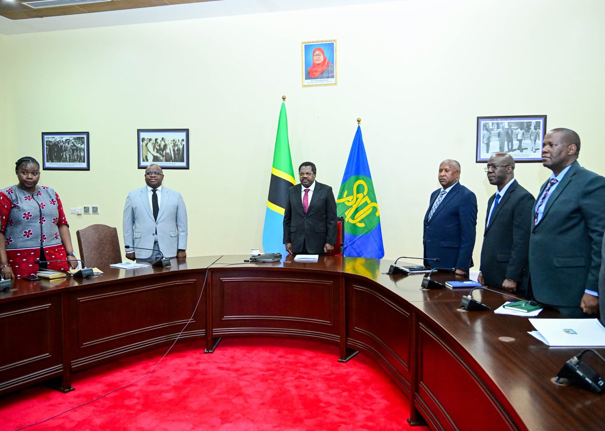 VPTanzania's tweet photo. Makamu wa Rais Mhe. Balozi Dkt. Emmanuel Nchimbi, amemwakilisha Rais wa Jamhuri ya Muungano wa Tanzania Mhe. Dkt. Samia Suluhu Hassan katika Mkutano wa Dharura wa 
(SADC Organ Troika) kuhusu hali ya usalama nchini Madagascar na Jamhuri ya Kidemokrasia ya Kongo. https://t.co/XtallIBuyy