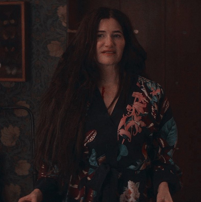 agathaspettt's tweet photo. her in that damn robe i’ll never get over it https://t.co/sgru5ep5P6