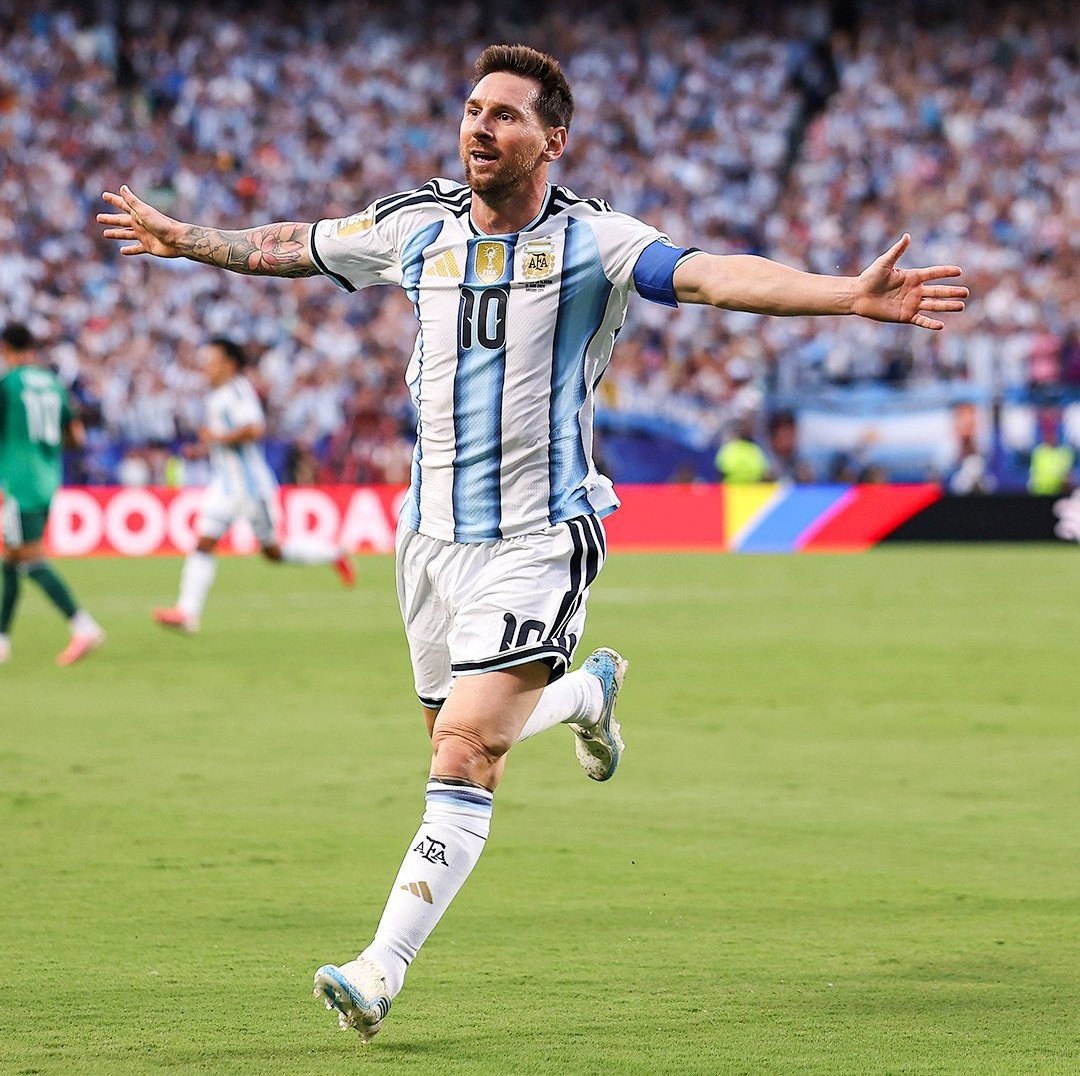 m8ssiofcontext's tweet photo. 🚨 HISTÓRICO! 🚨

Com 17 gols, Lionel Messi tornou-se o artilheiro isolado na história da Copa do Mundo. https://t.co/DrouWFZeaJ