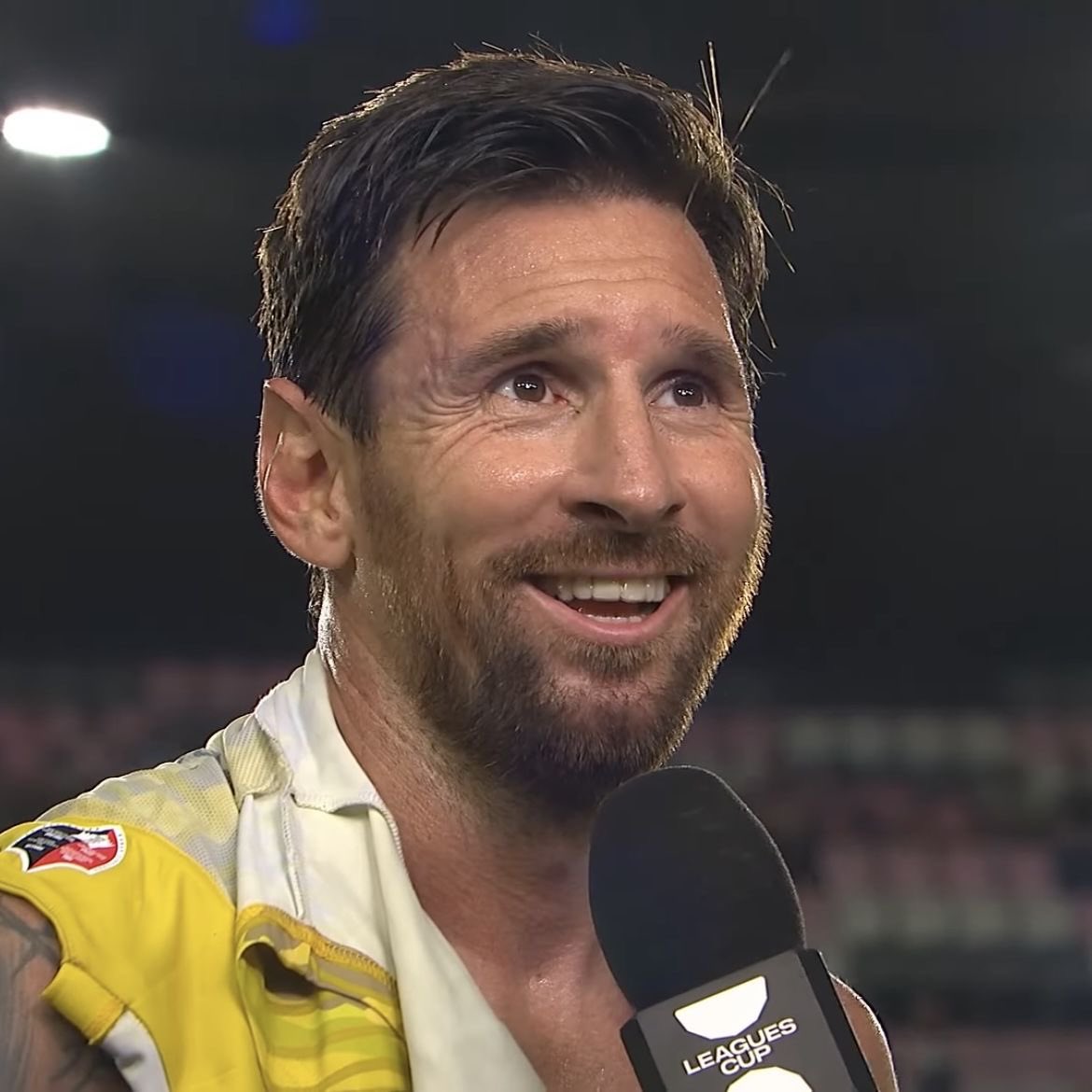Tobs_fc's tweet photo. They accused him of scoring just penalties. He missed the penalty on purpose and responded with a banger. 

Messi is a lunatic. 😭😭😭 https://t.co/DNqiPL86It