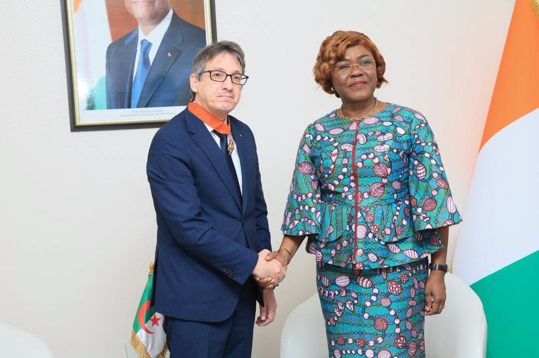 DonJeanStephane's tweet photo. En fin de mission en Côte d'Ivoire, S.E.M. Idriss Bouassila, Ambassadeur d'Algerie près la Côte d'Ivoire fait ses adieux à la Ministre d'Etat Nialé Kaba
Lire l'intégralité sur https://t.co/T5cdaWfwcL
#MAECI #BulletinDiplomatique #Algerie #CôtedIvoire #Diplomatie https://t.co/a8H8XrRdS1