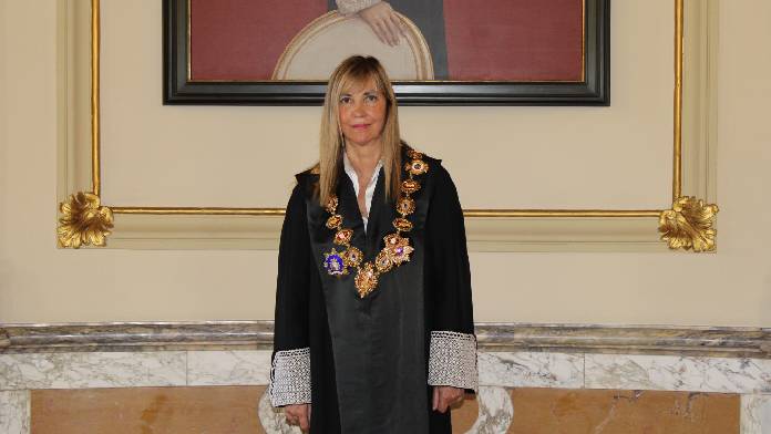 SisuMisu3's tweet photo. Esta tipa,dice que hay que respetar la justicia. 
Claro que si guapísima.
#Sisu https://t.co/gFZen7OObm