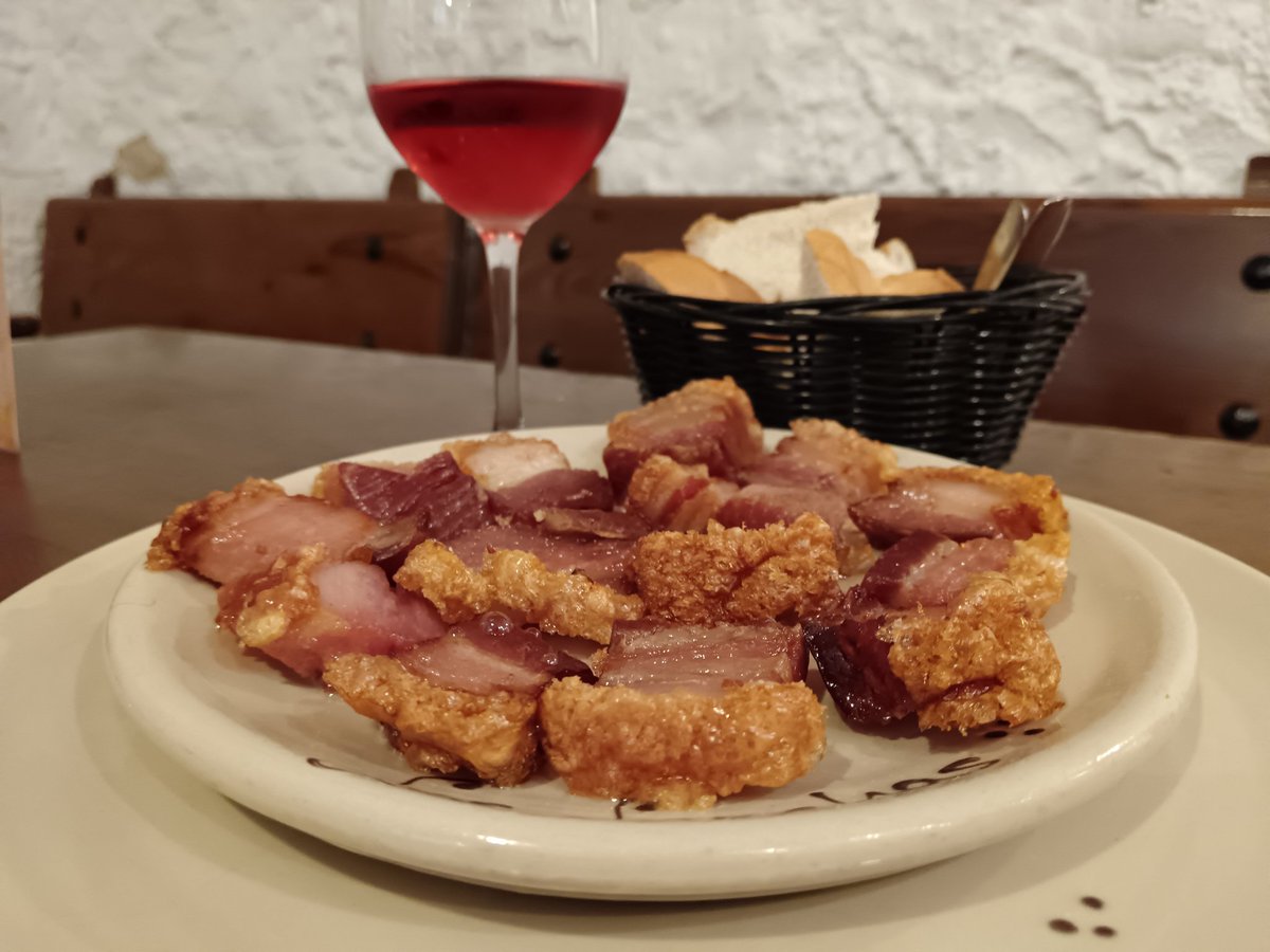 JesusPilar79's tweet photo. Llegó el #lunes #torreznoday a darle caña a un buen @TorreznodeSoria con un #Rosado @DOCigales con #pandevalladolid así que vamos #AlLio @tierradesabor @EMorenoSaez @JuanjoDelgadoes @jantongo @dmanso73 @DeTapasPor @gastrosoria @GastronomiaCyL @ https://t.co/WKA2dspHad