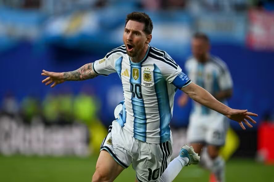 gutiifcb's tweet photo. Y si fichamos al maximo goleador de este mundial? Ese tal Messi no es malo eh… https://t.co/qCaGVTrYAN