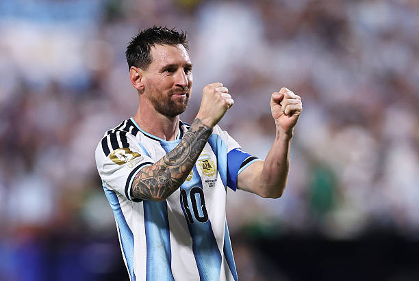 skillz_208's tweet photo. GOALLLLLLLLLLLLLLLLLLLLLL! He misses the penalty but then scores like this to come back!!! All time top scorer in the history of the world cup. LESSSS FUCKINNN GOOOOOOO!!!! It took him just 30 mins to silence the hatters!!! #ARGAUT #FIFA https://t.co/hWVRe40QEe
