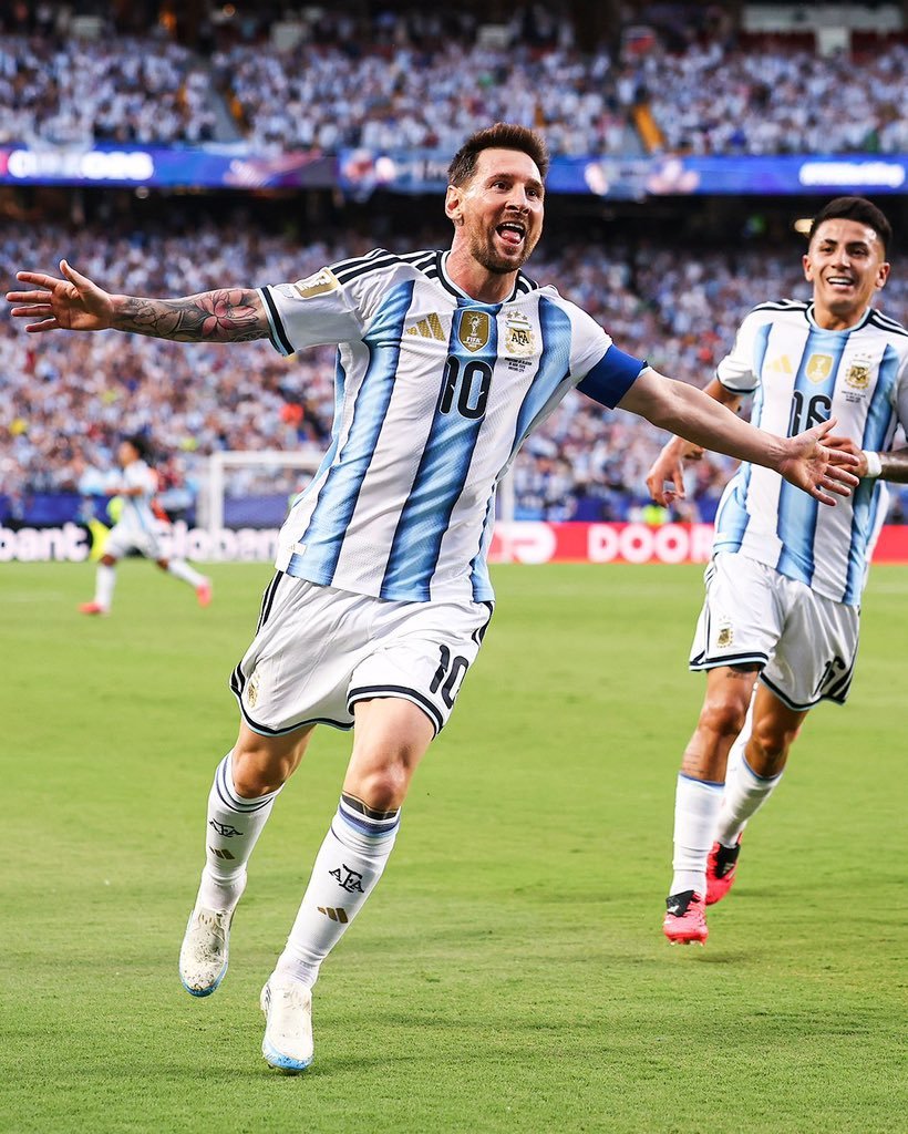 HopeKapulula's tweet photo. The Greatest of all time. https://t.co/nfYi9ITH7G