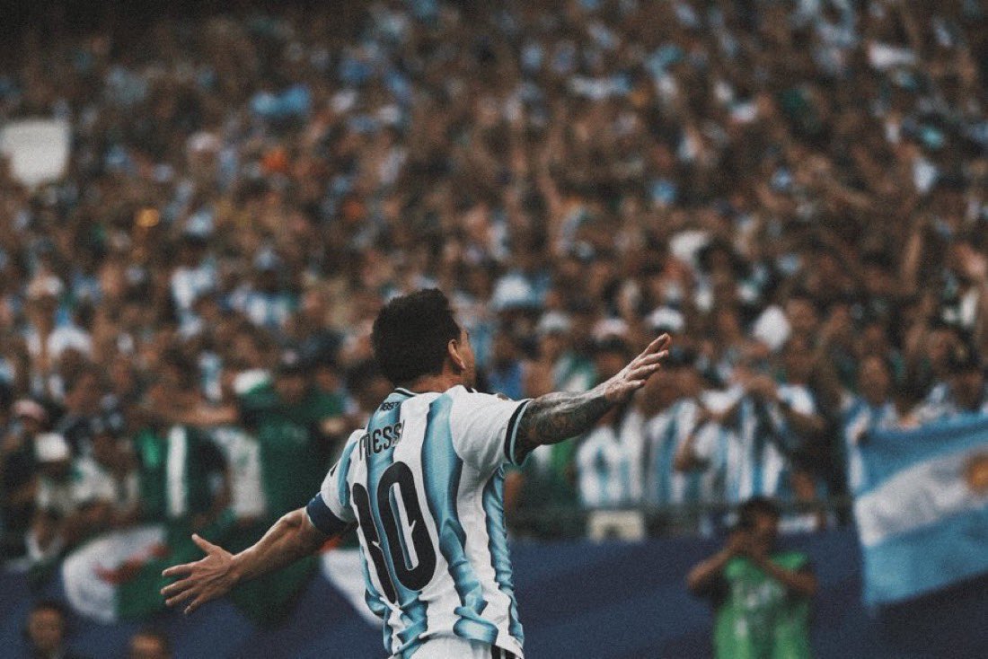 FootPicsHard's tweet photo. LE PLUS GRAND QUI EXISTE  
LE PLUS GRAND QUI AIT EXISTÉ  
LE PLUS GRAND QUI EXISTERA JAMAIS  

J'ai pas les mots ! 🐐🇦🇷 https://t.co/hqPVPheSY1