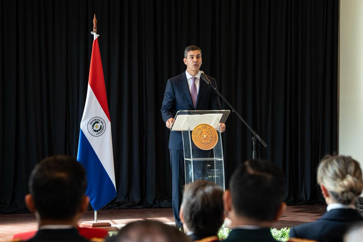 SantiPenap's tweet photo. Hoy conmemoramos el nacimiento de un Paraguay verdaderamente nuevo. Nuestra Constitución de 1992 es el texto que trajo democracia, pluralismo y el respeto a nuestros derechos después de décadas de autoritarismo. Este texto es el alma de nuestra democracia. Tenemos desafíos y deudas pendientes, pero esta Carta Magna es la herramienta que nos permite resolver nuestras diferencias en paz y seguir construyendo juntos el futuro.