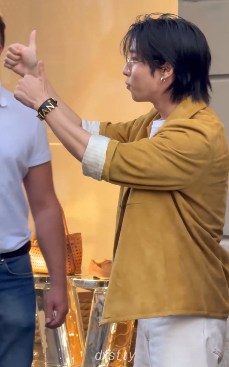 shoyoskz's tweet photo. his bracelet “HAN” and he looks so good🥺 https://t.co/hX7bxpiwid