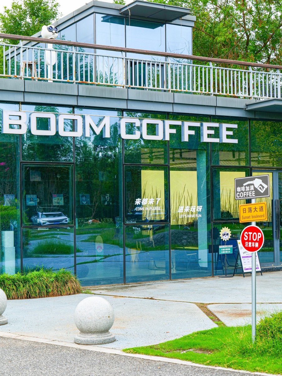AB69027's tweet photo. Just a quick road trip to the mountain town today, fresh air and small coffee vibes! https://t.co/yAZ0i0FJcn