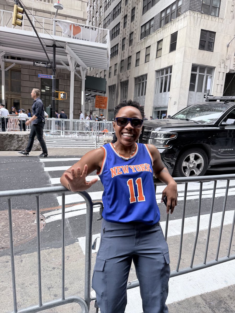 ProblemticPanda's tweet photo. First time I saw the Knicks at MSG was in 2013… against the Spurs (we lost bad lmao)
This year I got a front row view to their CHAMPIONSHIP parade after they beat the Spurs.
Gonna be on cloud nine from this championship run the ENTIRE summer #KnicksIn5 #AlwaysKnicks #ImOutside https://t.co/Z05cZpUwdS