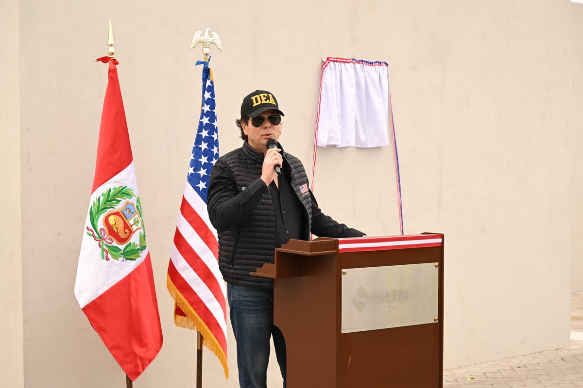 SUNATOficial's tweet photo. Agilizamos el comercio exterior en Chancay
Inauguramos la puesta en marcha de 2 escáneres de alta tecnología donados por @USEMBASSYPERU
Presidieron la ceremonia el ministro @MTC_GobPeru, Aldo Prieto; el embajador de 🇺🇸, Bernie Navarro y el superintendente de Sunat, Javier Franco. https://t.co/08IyZTMzv7
