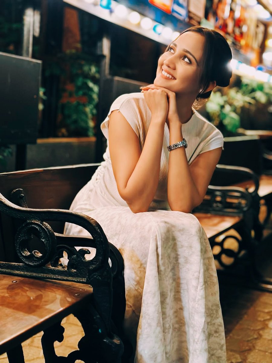 AnishaS_tweets's tweet photo. Beauty truly shines in the simplest of looks, and she proves it every time. 🤍✨

{#AshiSingh} https://t.co/b36WoQ1j2t