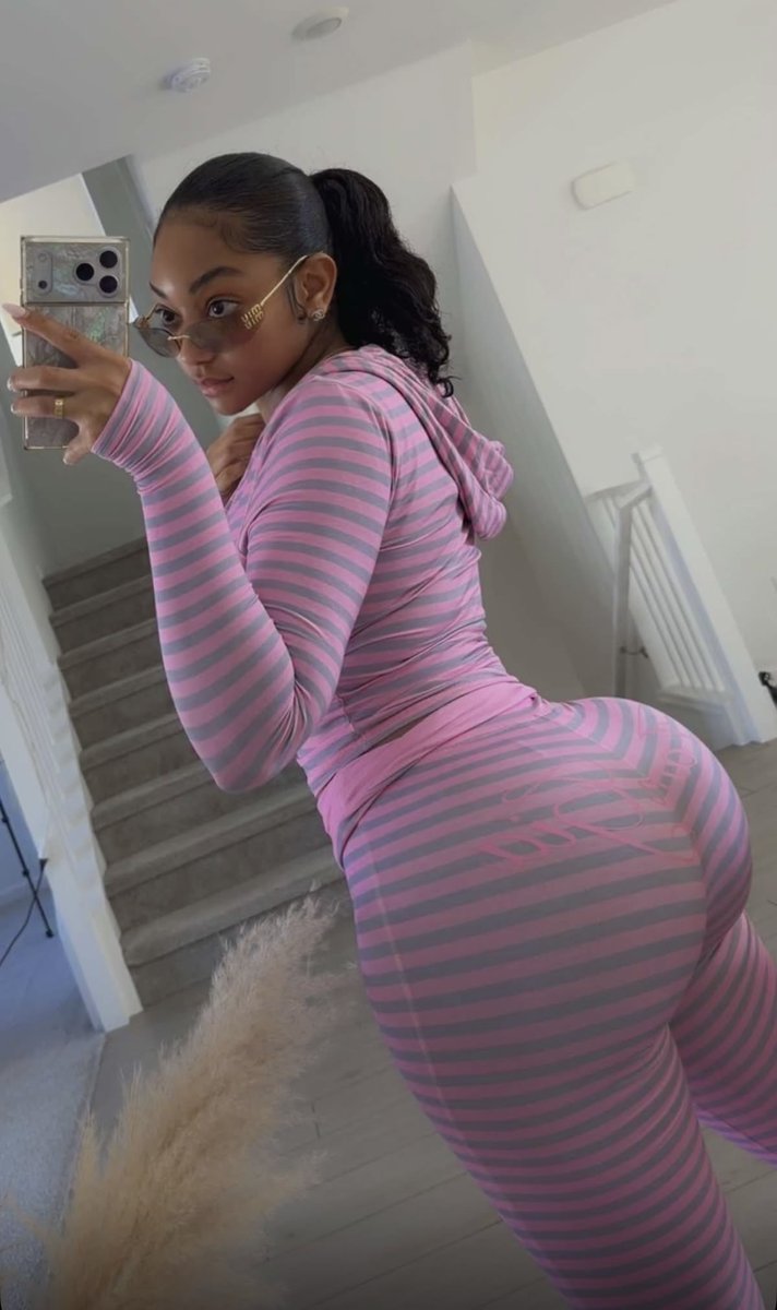 Jay30BG4eva's tweet photo. Slim                              Or.                         Thick? https://t.co/xgRute8BwS