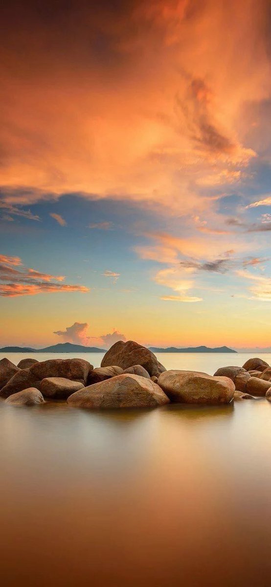wallpaperscapes's tweet photo. 4K Wallpaper for iPhone    
#Wallpaper #art #iOS26Wallpaper #iPhoneWallpaper #Nature #Minimalist https://t.co/3tMgG2w98p