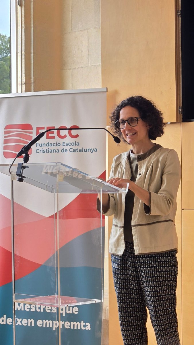 FECC_educacio's tweet photo. 🕊️ El Premi Gaudí de recerca de batxillerat assoleix la màxima participació en la 5a edició, amb 11 treballs!
Les temàtiques han estat molt diverses: Sagrada Família, àmbits socials, històrics, pedagògics i recerca espiritual contemporània.
👏 Felicitats a tots els participants i als treballs premiats!
📄 Més informació: https://t.co/pTjQkqhfd7 
#PremiGaudí #SagradaFamília 
#TR #batxillerat