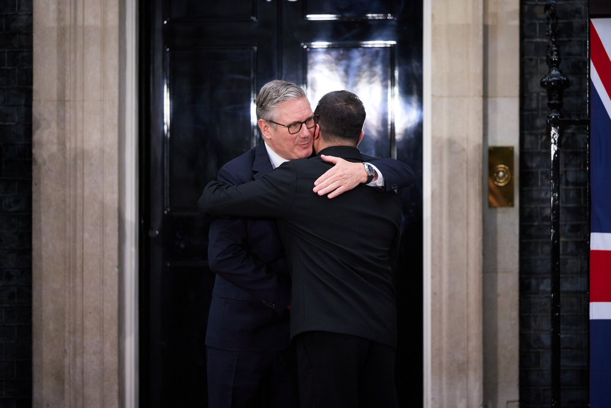 onoriopolis's tweet photo. 🟥⬜️ Keir #Starmer leaves 10 Downing Street: the British Prime Minister has perhaps been Ukraine's best ally so far. 🇬🇧🇺🇦 https://t.co/mAO7HoQn2Q