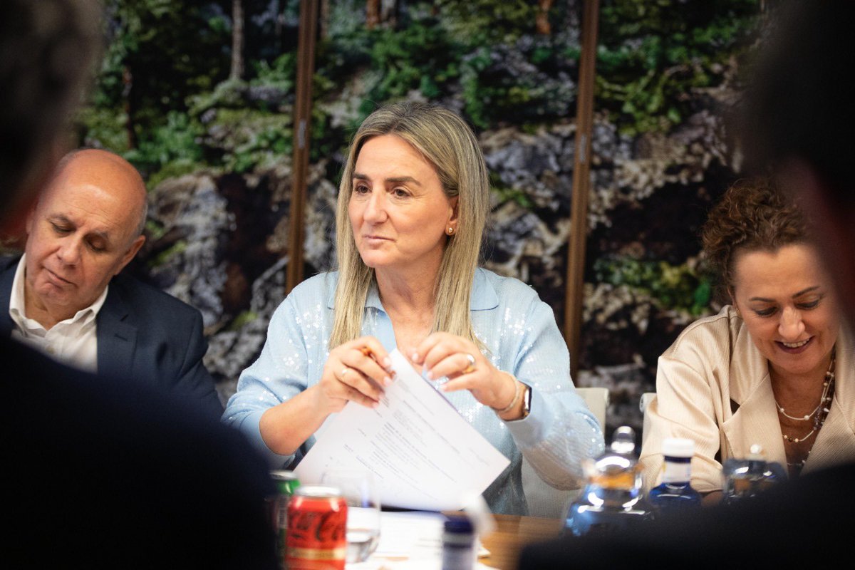 Analizamos las implicaciones del próximo RD sobre la FP y el impacto de los grandes hitos deportivos, entre otros temas, junto a @milagrostolon en nuestra sede de Madrid.
Un espacio de conversación con directivos y compañías para facilitar la colaboración público-privada.
