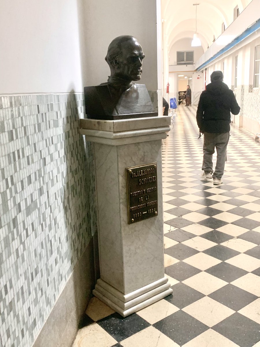 ASSEHMaciel's tweet photo. 🏛️ El Taller Sala 12 del Hospital Vilardebó realizó el pedestal de mármol que acompañará al busto del Dr. Prof. A. Schroeder, pionero de la neurocirugía en Uruguay.

La pieza fue elaborada a partir de placas de mármol recuperadas y reacondicionadas. https://t.co/guwcNUKCBc
