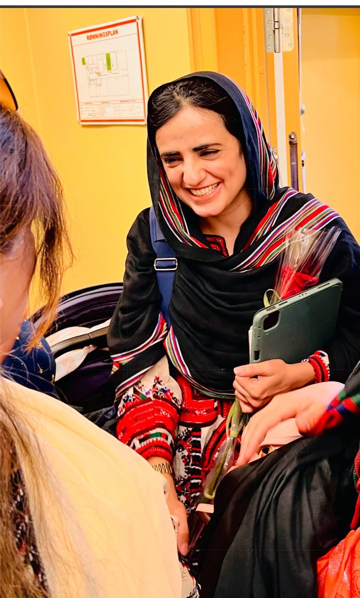 Qari_'s tweet photo. ماہ محرم میں جہاں "حُسینیت" اپنے وجود سے زمانے کو معطر کرتی ہے۔
وہیں "یزیدیت" بھی خود کو مزید بے نقاب کرتی ہے۔
تا قیامت "حُسینیت" اس جہاں کو مہکاتی رہے گی۔
وہیں یزیدیت بھی اپنا رنگ دکھاتی رہے گی۔

پاکستان ہمیشہ زندہ باد
ان شاءاللہ عزوجل https://t.co/aYXJd9KeqT