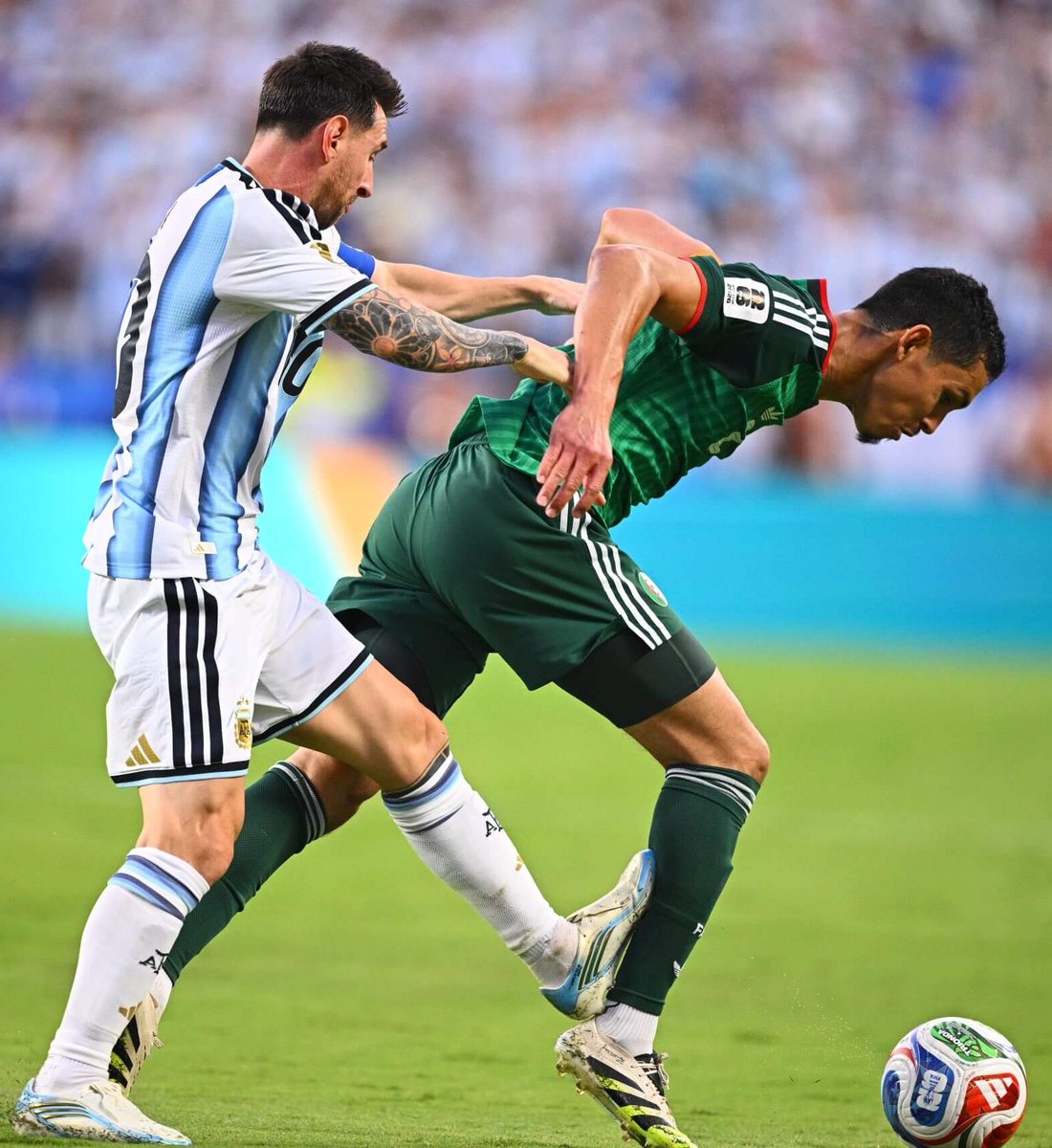 thedukeofmadrid's tweet photo. In case you’re wondering how Argentina won the 2022 World Cup apart from getting 5 penalties in 7 games, here’s another example.

And now they’re trying to rig it for Lionel Messi again. 

No card was shown 😭 https://t.co/wHOzVp58YA