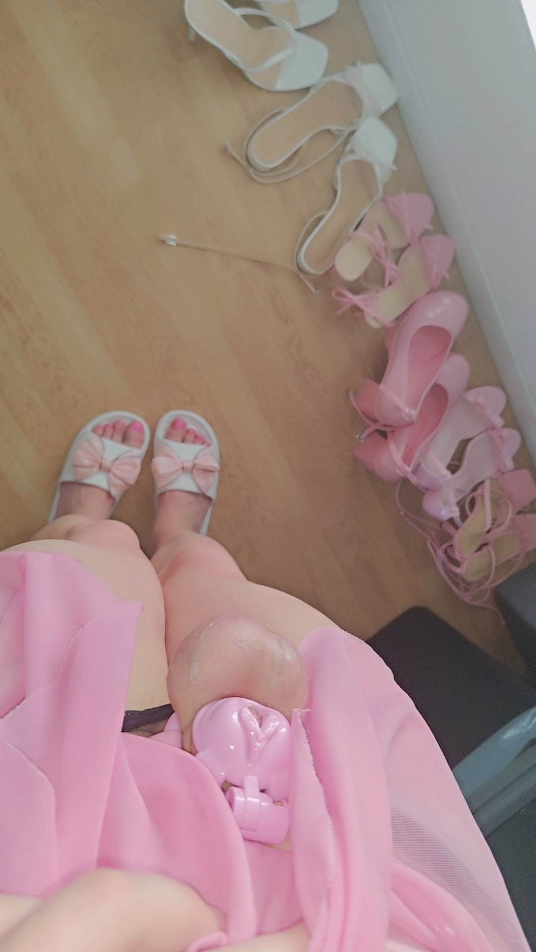 Does the flat cage suit me? 🥺🩷 https://t.co/syrZgFZLgr