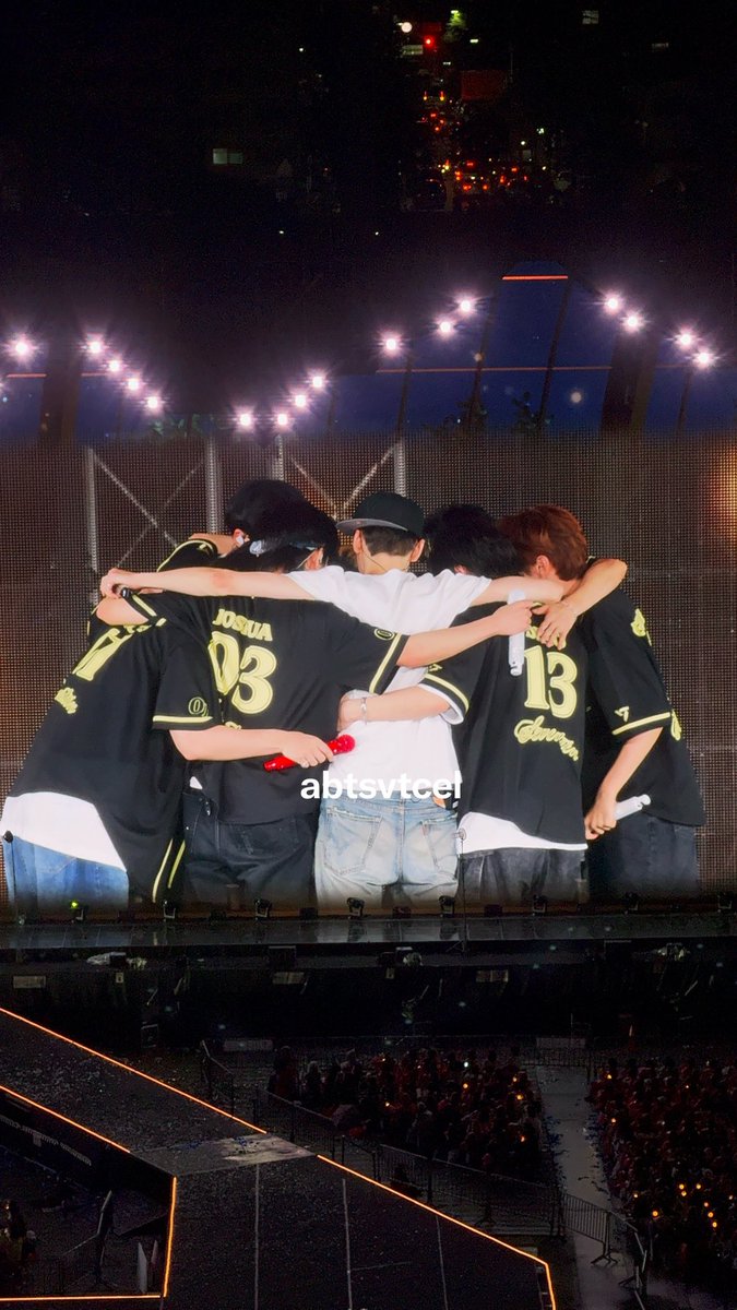 abtsvtcel's tweet photo. umiiyak na siya sa kwarto ngayon, breakdown malala habang nanonood fancams https://t.co/7VRohc1mPQ