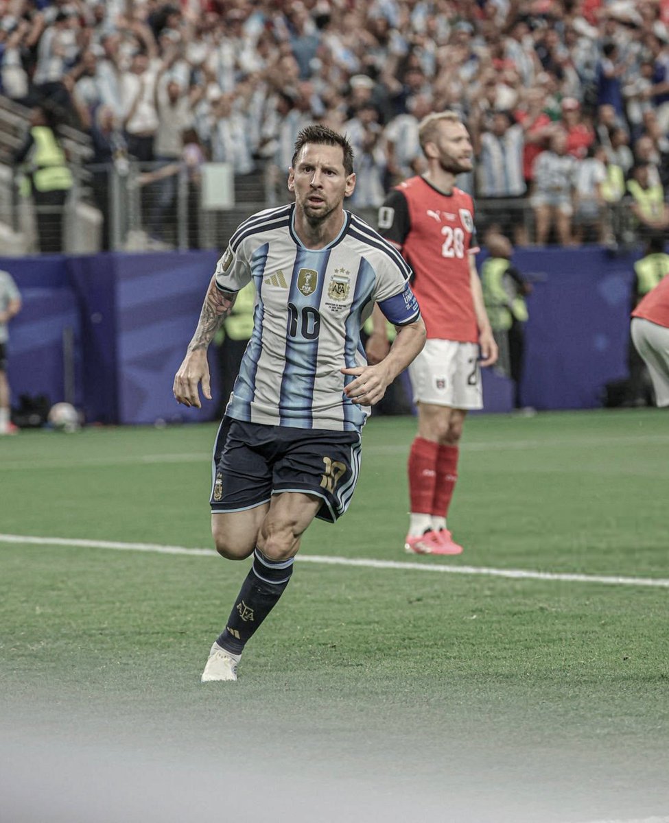 CrewsMat10's tweet photo. 1st World Cup goal.               17th World Cup goal https://t.co/uervlmfF5c
