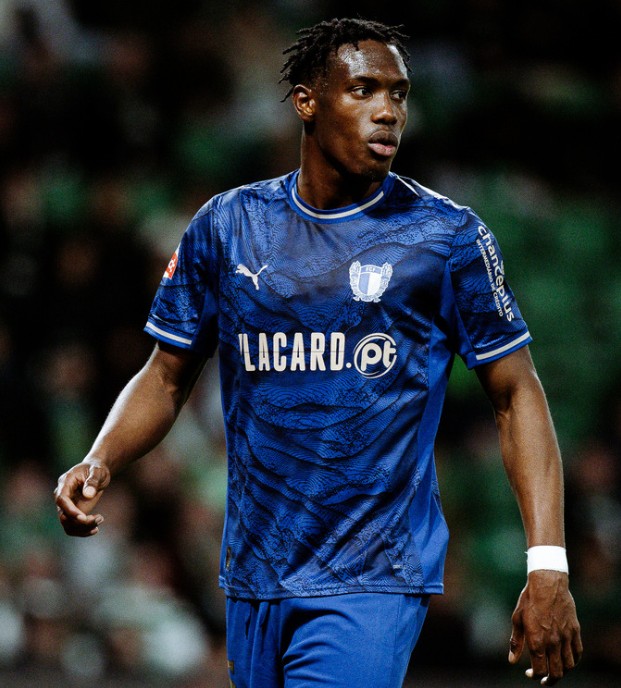 Fut_em_moviment's tweet photo. 🚨💣 Ibrahima Ba 🇸🇳 entrou na shortlist do Benfica.

🦅 O central do Famalicão é muito apreciado pela estrutura encarnada e pode ganhar força caso exista uma saída no centro da defesa.

💰 O clube minhoto avalia o jogador em cerca de €15M.

#Benfica https://t.co/aiwezNNj5p