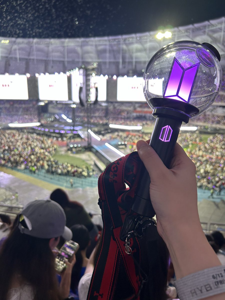 nora__chen's tweet photo. 우리 함께한 0613 
영원히 멈추지 않는 순간💜🔍

 #방탄소년단 #BTS #ARIRANG https://t.co/k2eVSzc78b