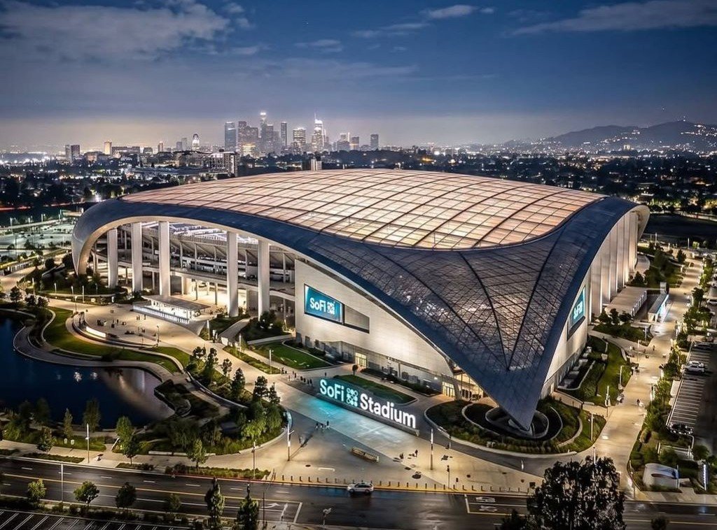 Theberni250's tweet photo. Before the 2026 World Cup, many of us thought Santiago Bernabéu was the best stadium in the world.... Lol 😆 

 No club, city, or even country in Europe can afford to build stadiums on the scale of SoFi Stadium and Mercedes-Benz Stadium.

The people who kept saying, "The USA will ruin the World Cup" or "It was a mistake to give them the tournament" must be having a tough time right now.

Can't wait to hear the apologies from everyone who doubted the United States as a World Cup host. 🇺🇸