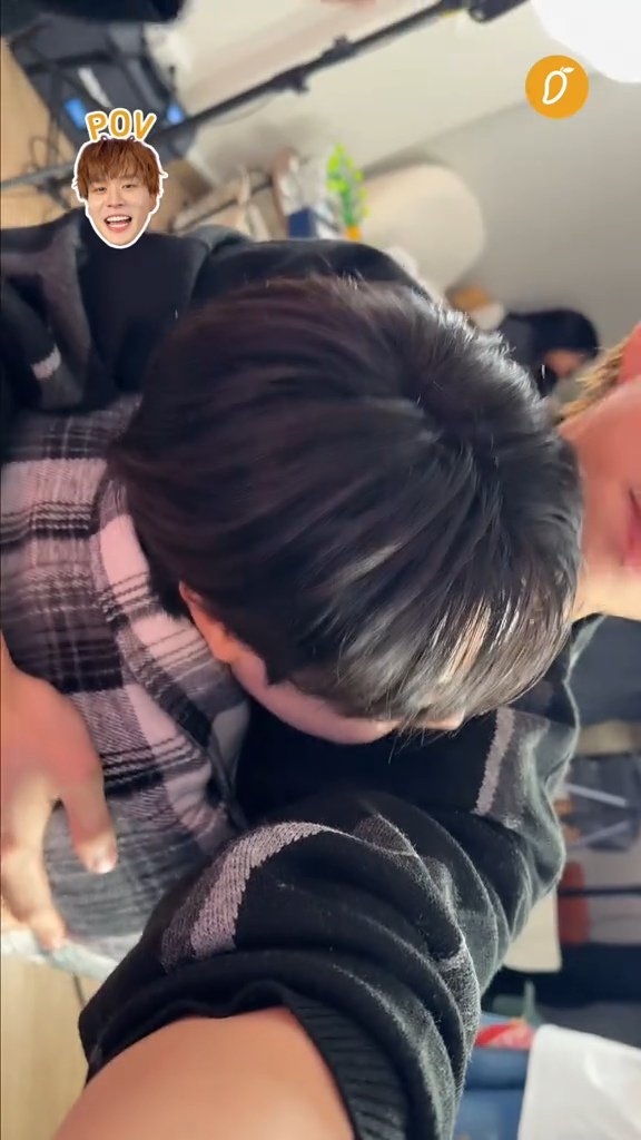 sun_bvtl's tweet photo. มีแค่ป๊าคนเดียวนี่แหละที่ได้กอดม๊าจมอก https://t.co/vQXjEwzuYa