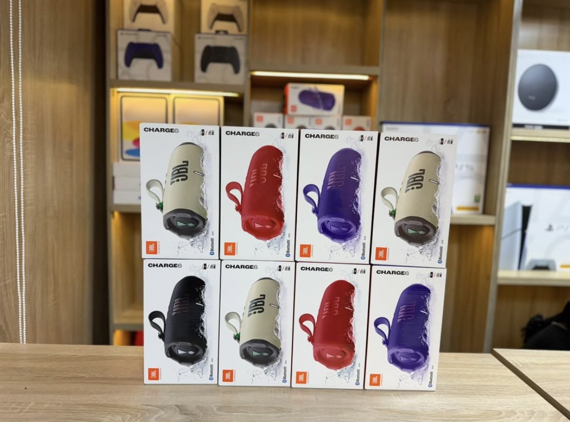 pelleey's tweet photo. Brand New
JBL Clip 5
95,000
JBL charge 6
195k
JBL flip 7 
155k 
Onyx studio 9 
285k https://t.co/fLVReELjAg