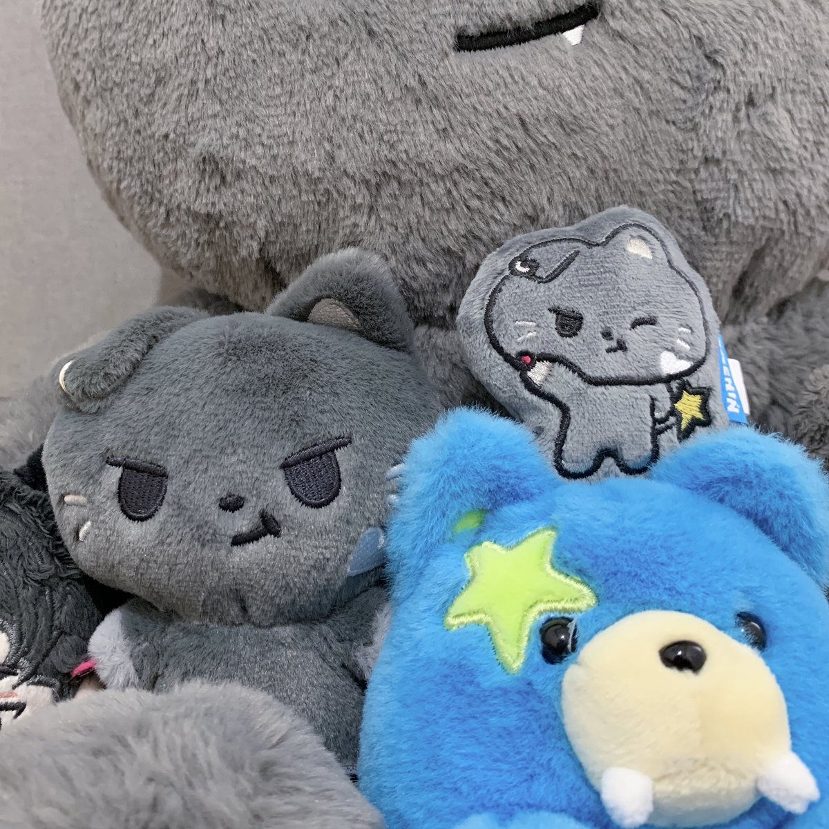 ttawancart's tweet photo. updated family potrait! welcome to the fam noxsie🩶(tebak impostor🤭) https://t.co/2pJJcH1OqE