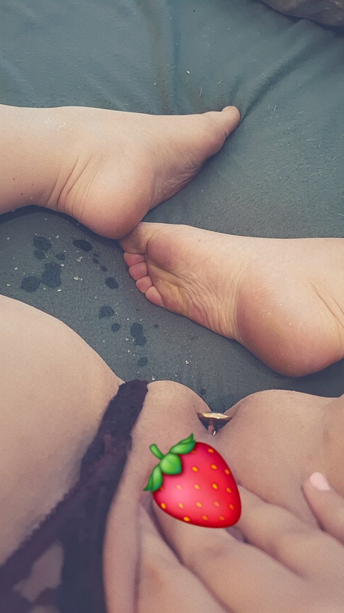 misszubxxx's tweet photo. Wanna see how this happend? 🫦🫦 👇
https://t.co/j6pgKBUGZQ

#pussy #cum #squirt #pussyjuice #feet #soles #monday #horny #onlyfans #onlyfansgirl https://t.co/aqCwbswFuk