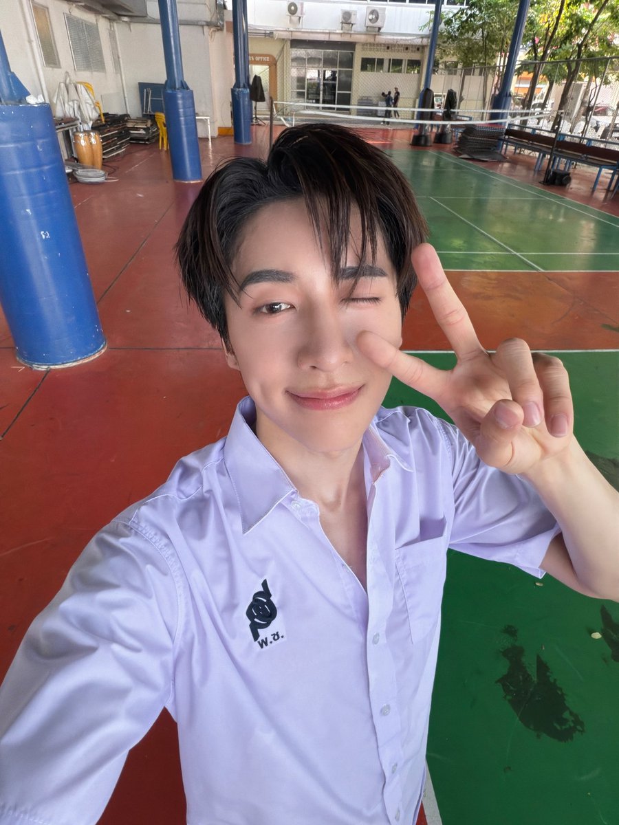 perses_official's tweet photo. รุ่นพี่นักกีฬาตัวท็อป คว้ามาแล้วทุกรางวัลยกเว้นหัวใจเธอ ตัวแทนนักกีฬาสุดฮอตไม่ว่าจะลงแข่งกีฬาอะไร ก็มีกองเชียร์เต็มขอบสนาม แต่! ถ้าวันไหนสนามกีฬาเงียบ แปลว่าพี่จั๋งไม่ได้มาโรงเรียนเพราะพี่ง่วง  😴@jungwboo_ 
#GPOPSchoolTour2026xPERSES

#JUNG_PERSES
#GPOPSchoolTour2026
#PERSES #PERSES_TH #GNEST