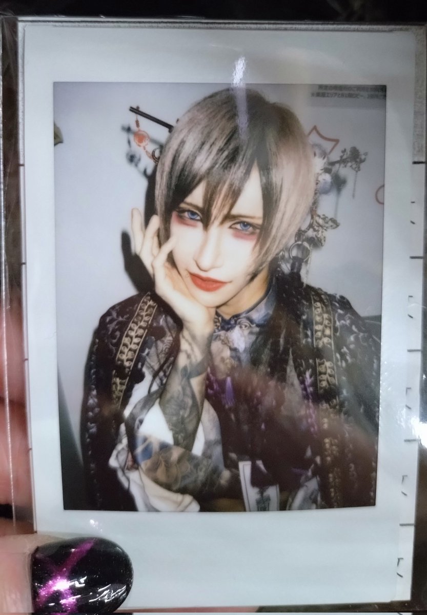 thunder4bird's tweet photo. 今日はお誘い頂いて、おためしヒメカちゃんみてきた！
電脳ヒメカ楽しかった！
 初めてメノさんのチェキ予約してみた！
この衣装とても良きでした😊
その後はリキッドの友達を迎えに行ってGENさんのチェキを受け取り吉野家してきた😁 https://t.co/5WbOsVkH46