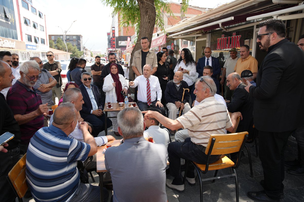 umitozdag's tweet photo. Erzincan programımız kapsamında Emekliler Lokali'nde emekli vatandaşlarımız, Meydan24 AVM'de gençlerimiz ve esnaflarımızla bir araya geldik.

Gittiğimiz her yerde bize büyük teveccüh gösteren Erzincan halkına içten teşekkürlerimi sunuyorum. https://t.co/jXemY83jSI