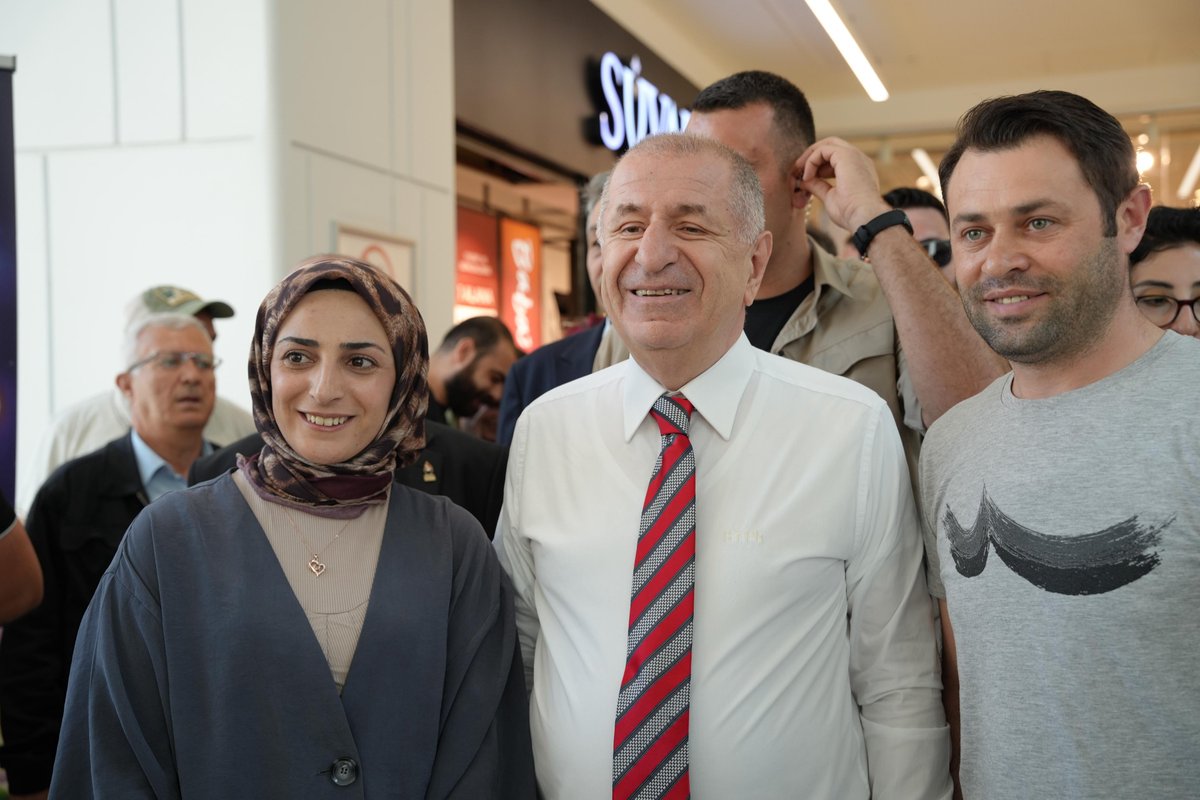 umitozdag's tweet photo. Erzincan programımız kapsamında Emekliler Lokali'nde emekli vatandaşlarımız, Meydan24 AVM'de gençlerimiz ve esnaflarımızla bir araya geldik.

Gittiğimiz her yerde bize büyük teveccüh gösteren Erzincan halkına içten teşekkürlerimi sunuyorum. https://t.co/jXemY83jSI