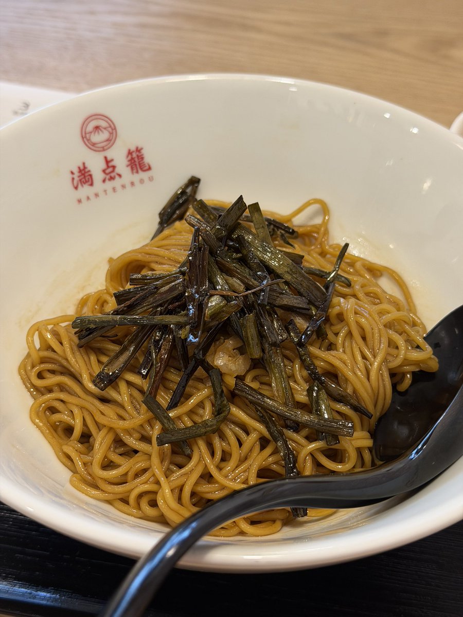 damarinz's tweet photo. 神保町でまともな蔥油拌麵を探すチャレンジ

ついに見つけました。この潔い低コストな上海の労働者の麺。

他のメニュー食べてる人も見ましたが、上海らしい味だと思います。口に合うかどうか別。 https://t.co/Yc7nuy38Vy