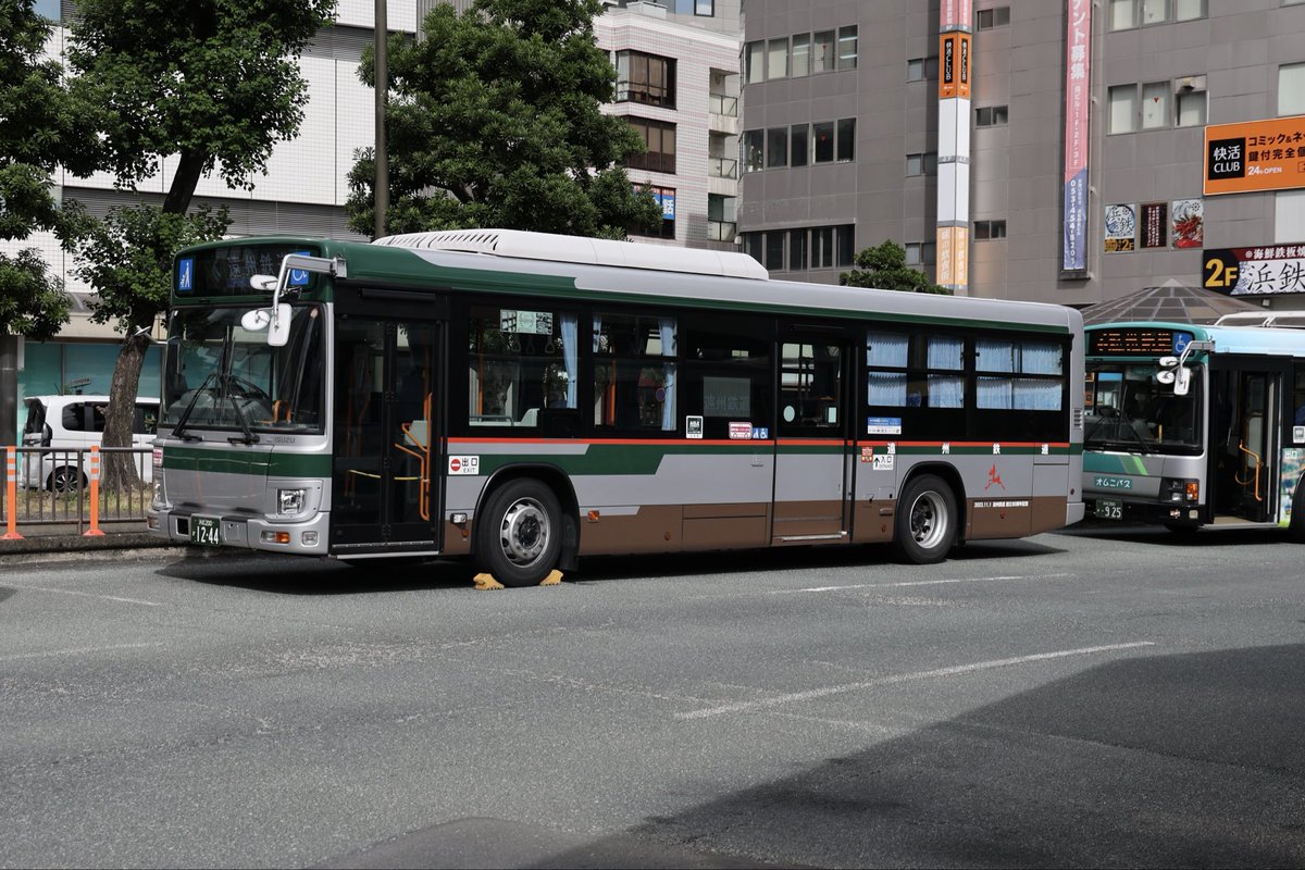 0725_c's tweet photo. 勉強会行く時にお手振りミッション出来てフォロワーさんに会い電車の時間までバスを撮影📷
#遠鉄バス https://t.co/T2onx3pqda