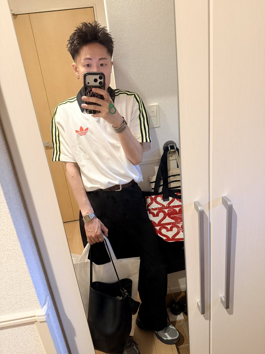 peekaboooo1230's tweet photo. サッカーの審判じゃん。 https://t.co/BNeFiYy17H