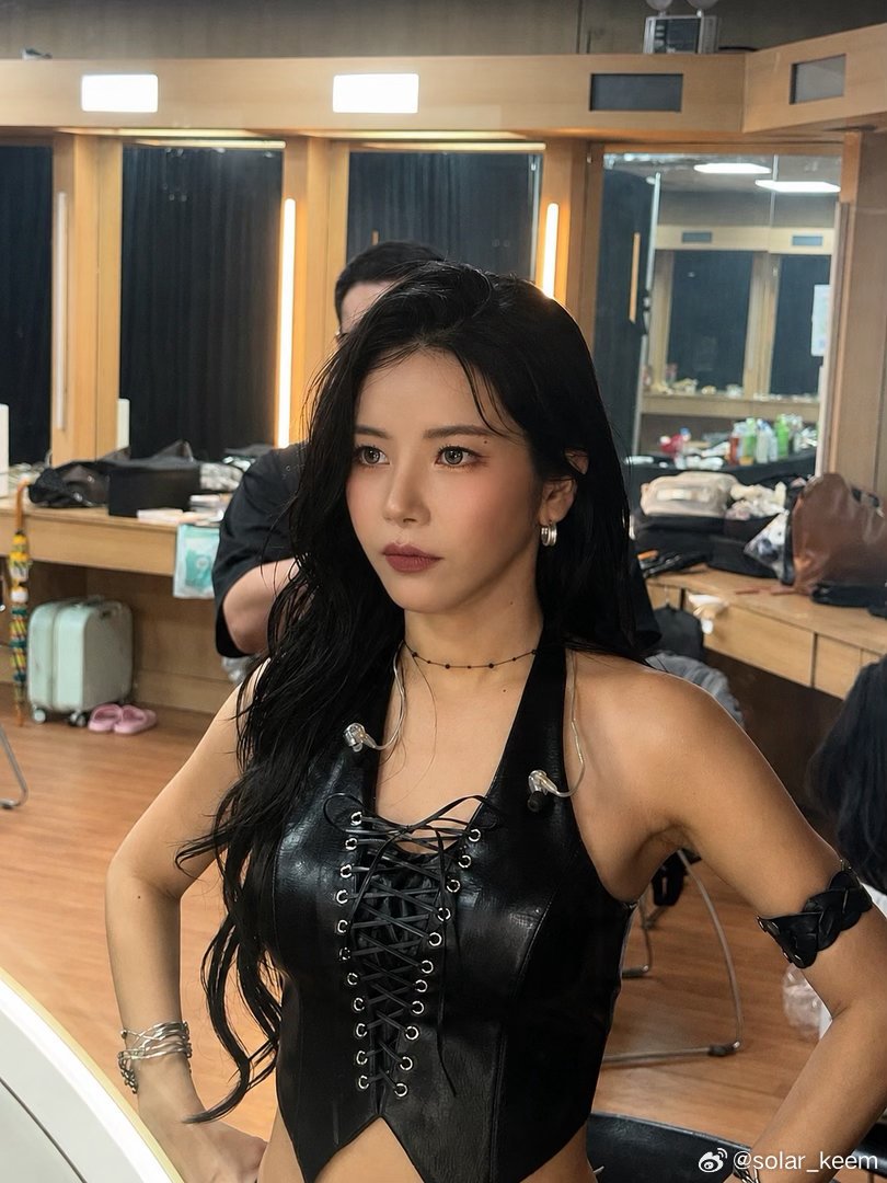 solarkeem_bot2's tweet photo. [📸] 2026.06.22 Weibo

MAMAMOO concert❤️ 

#솔라 #SOLAR
@RBW_MAMAMOO https://t.co/iJqdfQg9Ql