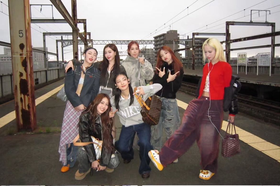 fallinbanuna's tweet photo. อยู่ด้วยกัน 7 ใส่หูฟังไปแล้ว 3 55555555555 https://t.co/10I1sbuHRU