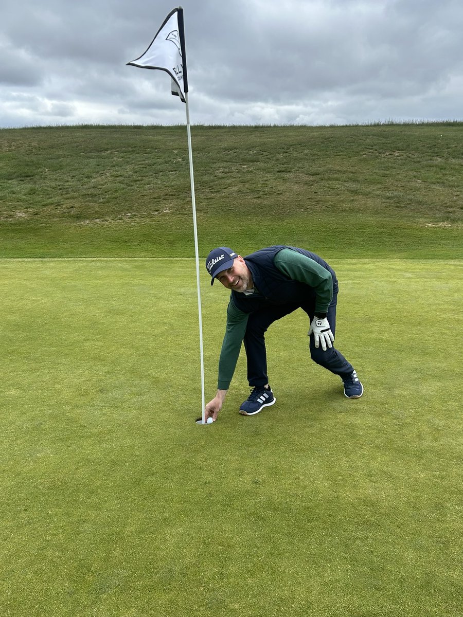 TeamGushue's tweet photo. A Father’s Day to remember!
Time on the course with his daughters, a hole-in-one, and smiles all around. Some days are bigger than the scorecard. Hope everyone enjoyed their Father’s Day. ⛳💙 https://t.co/ocbXor9UVO