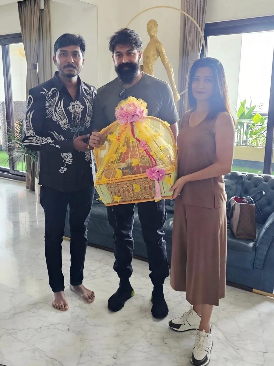 swaroopYashism's tweet photo. Boss @TheNameIsYash ❤️
#ToxicTheMovie #YashBOSS #Toxic https://t.co/aArxjcBN18