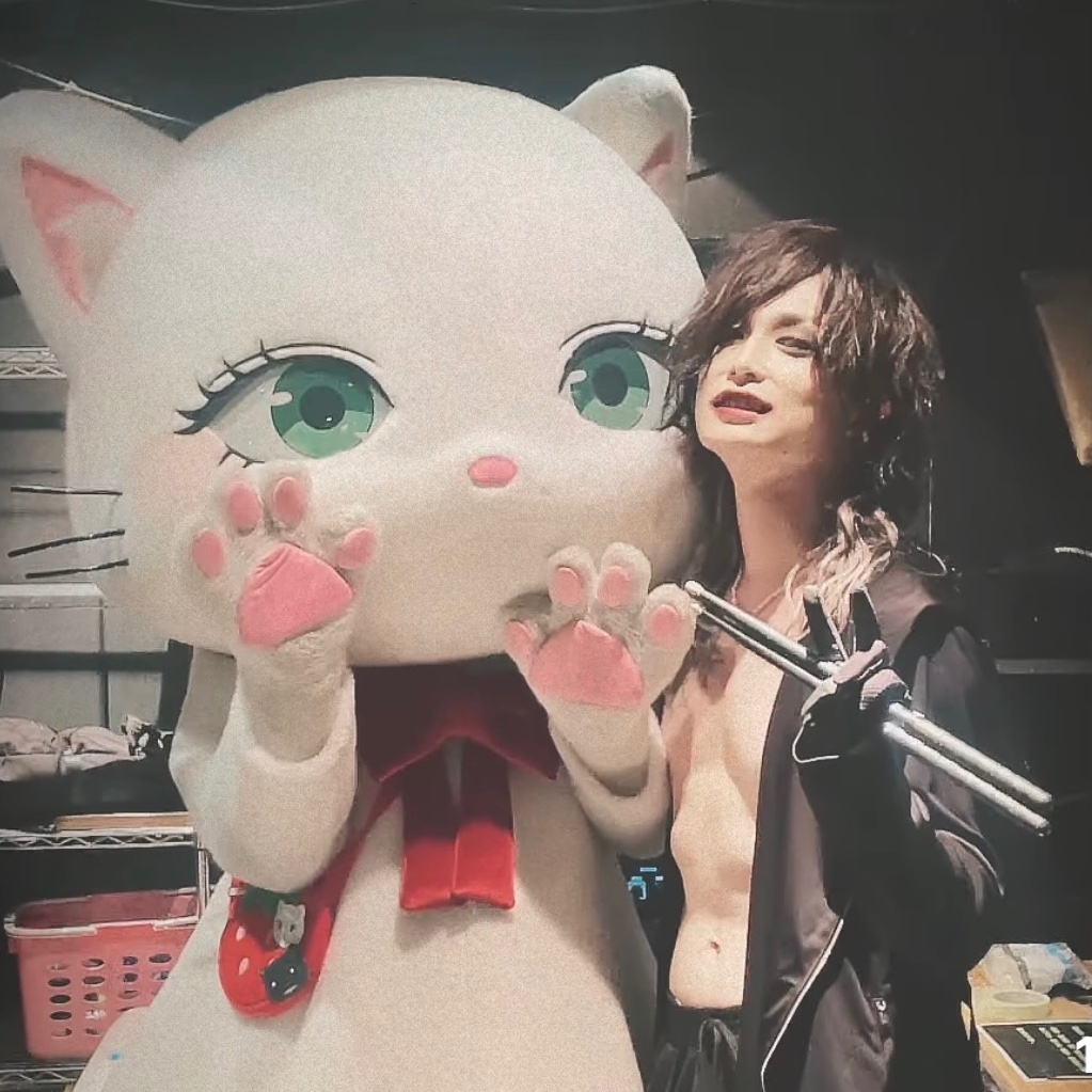 buinyasu's tweet photo. 今日はDEZERT SORAさんのお誕生日にゃ〜😸
おめでとうございますにゃ〜🎉
#DEZERT
#SORA https://t.co/ib05J7pQdS