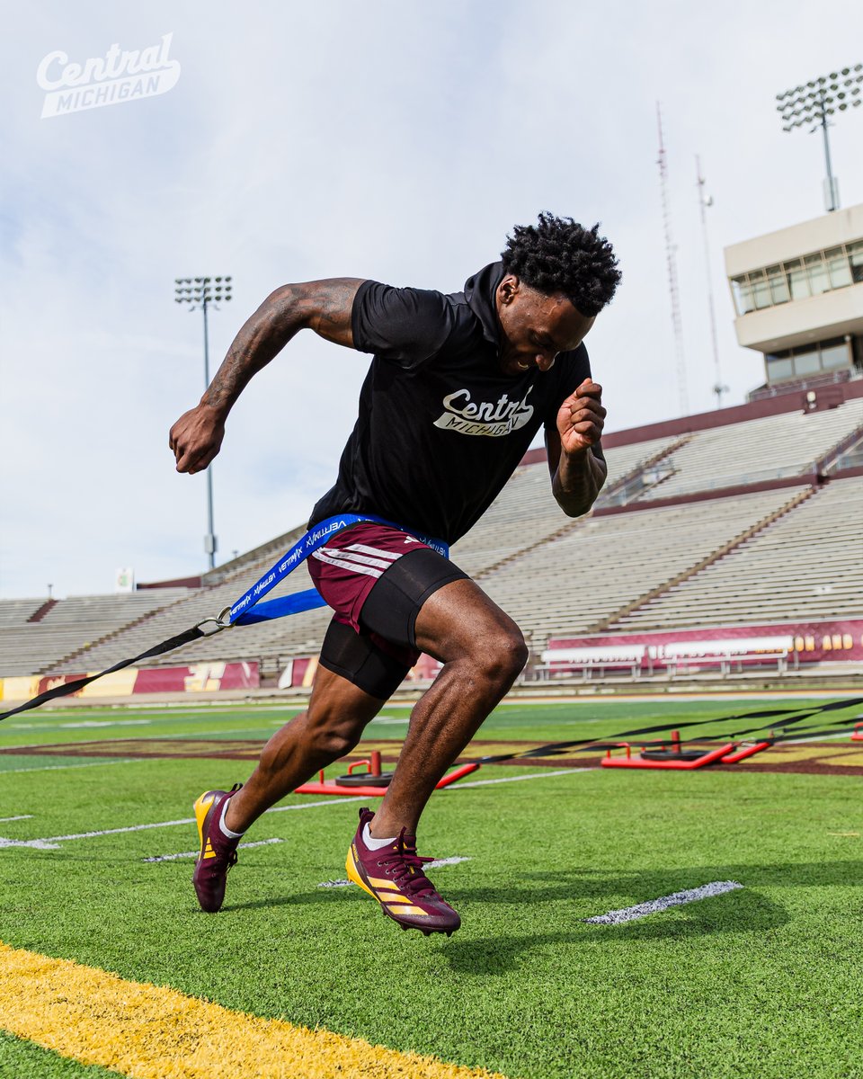 CMU_Football's tweet photo. Daily Deposits.

#FireUpChips https://t.co/uKVeiYzzji